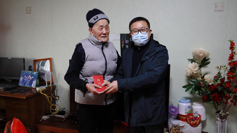 走訪慰問(wèn)送溫暖 暖心聚力話發(fā)展  —糧油集團(tuán)開(kāi)展春節(jié)走訪慰問(wèn)送溫暖活動(dòng)