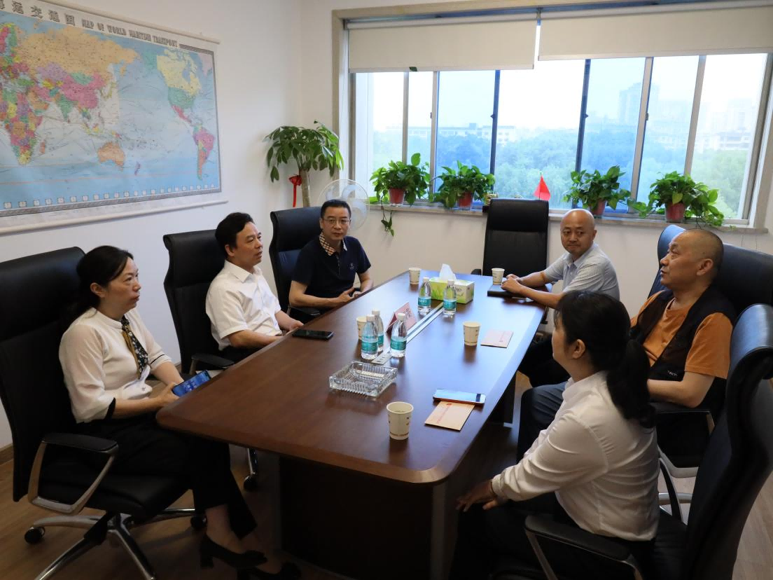 湖南農業(yè)集團黨委委員、副總經理陳根榮走訪慰問困難黨員