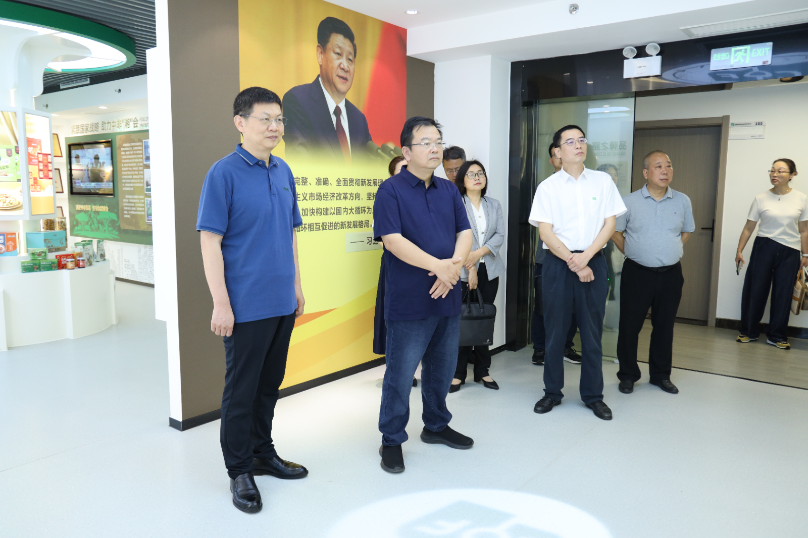 湖南省國資委黨委委員、副主任馮傳良一行調(diào)研湖南農(nóng)業(yè)集團